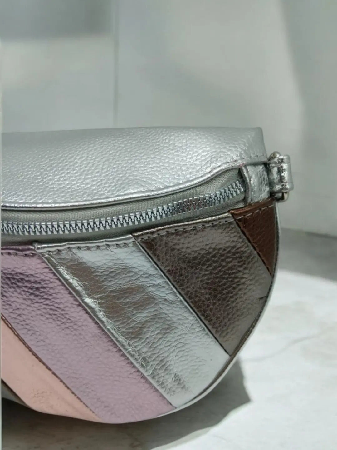 Sac banane simili cuir blanc argenté rosé Le Petit Placard