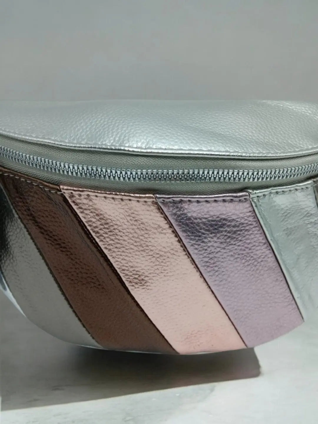 Sac banane simili cuir blanc argenté rosé Le Petit Placard