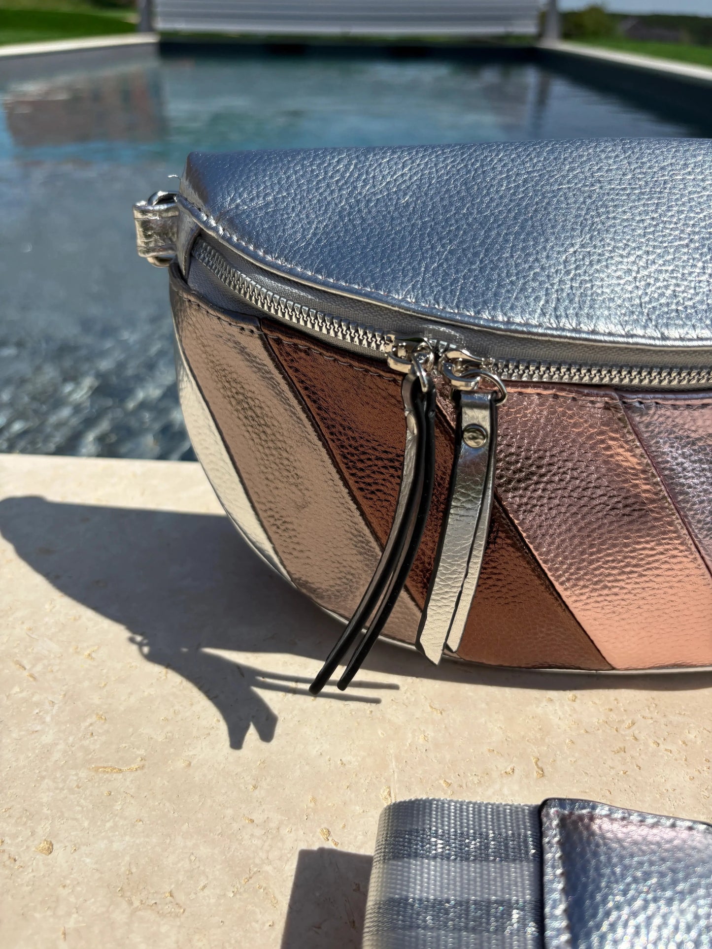 Sac banane simili cuir blanc argenté rosé Le Petit Placard