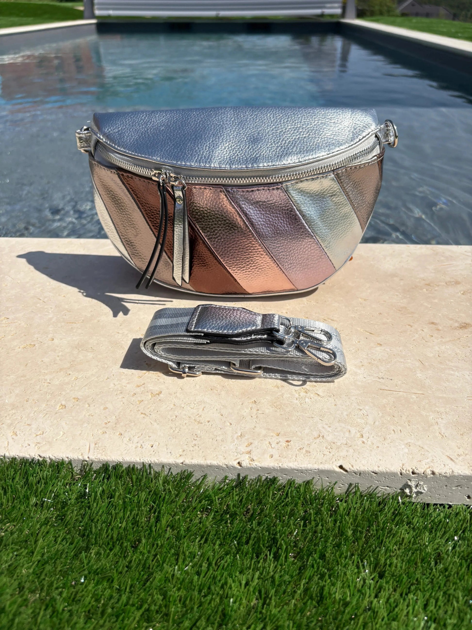 Sac banane simili cuir blanc argenté rosé Le Petit Placard