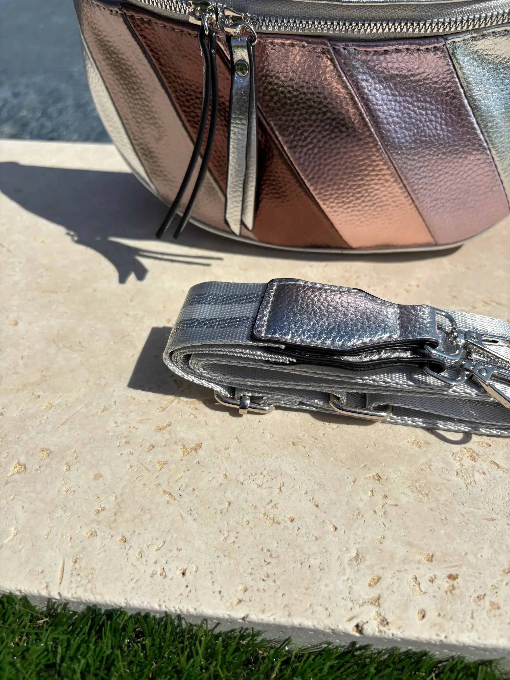 Sac banane simili cuir blanc argenté rosé Le Petit Placard