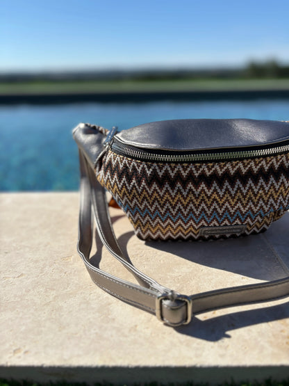 Trendy zigzag pattern sac banane by a pool, Le Petit Placard accessories collection