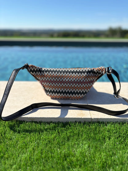 Trendy zigzag pattern sac banane on grass by pool, Le Petit Placard accessories