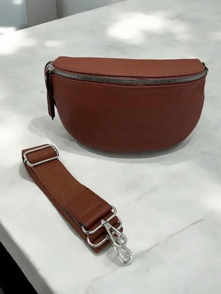 Sac banane simili cuir marron double fermeture Le Petit Placard