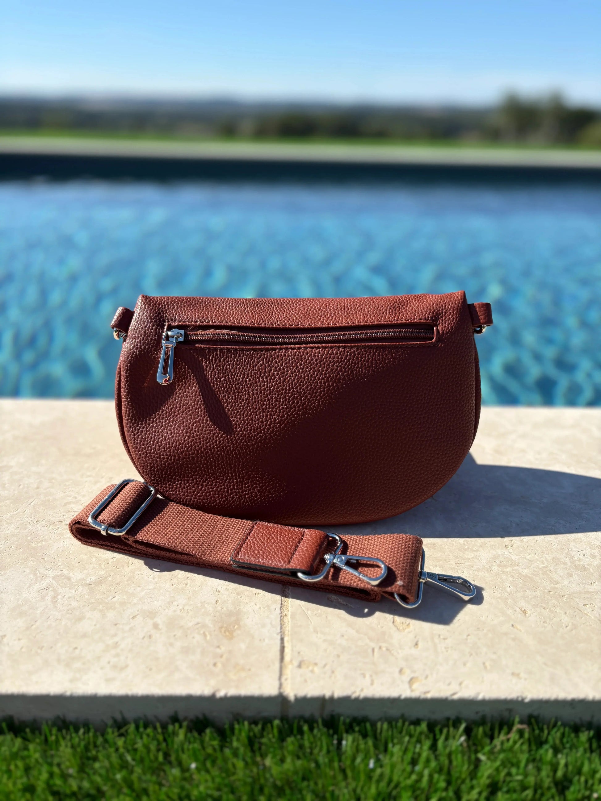 Sac banane simili cuir marron double fermeture Le Petit Placard