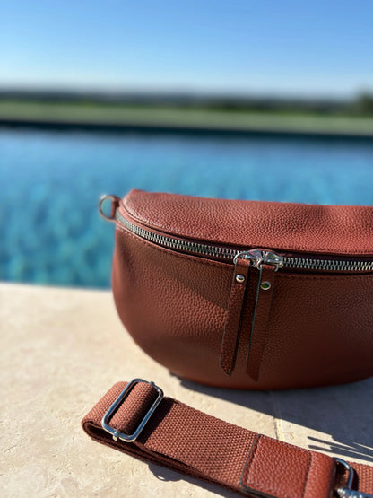 Sac banane simili cuir marron double fermeture Le Petit Placard