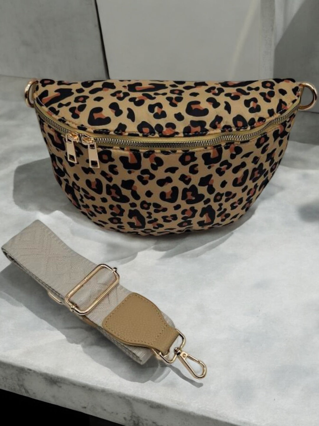 Sac banane tissu doux imprimé léopard 2 curseurs Le Petit Placard