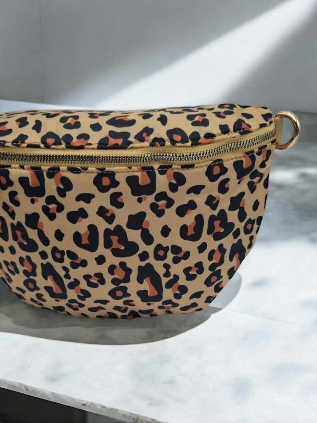 Sac banane tissu doux imprimé léopard 2 curseurs Le Petit Placard