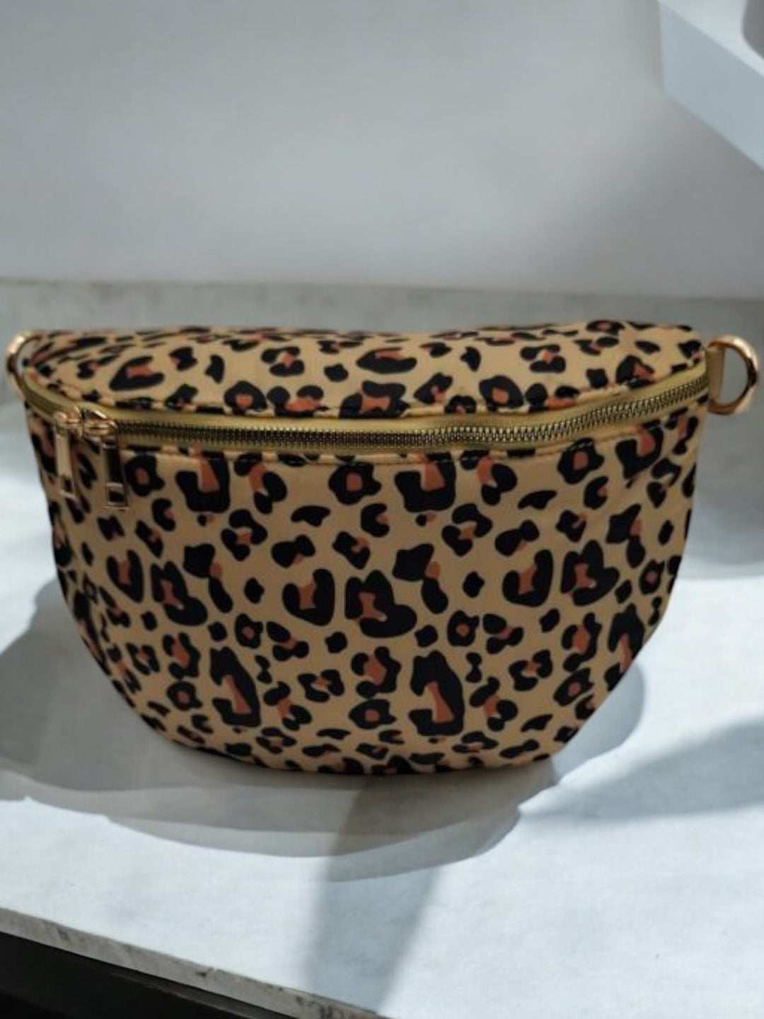 Sac banane tissu doux imprimé léopard 2 curseurs Le Petit Placard