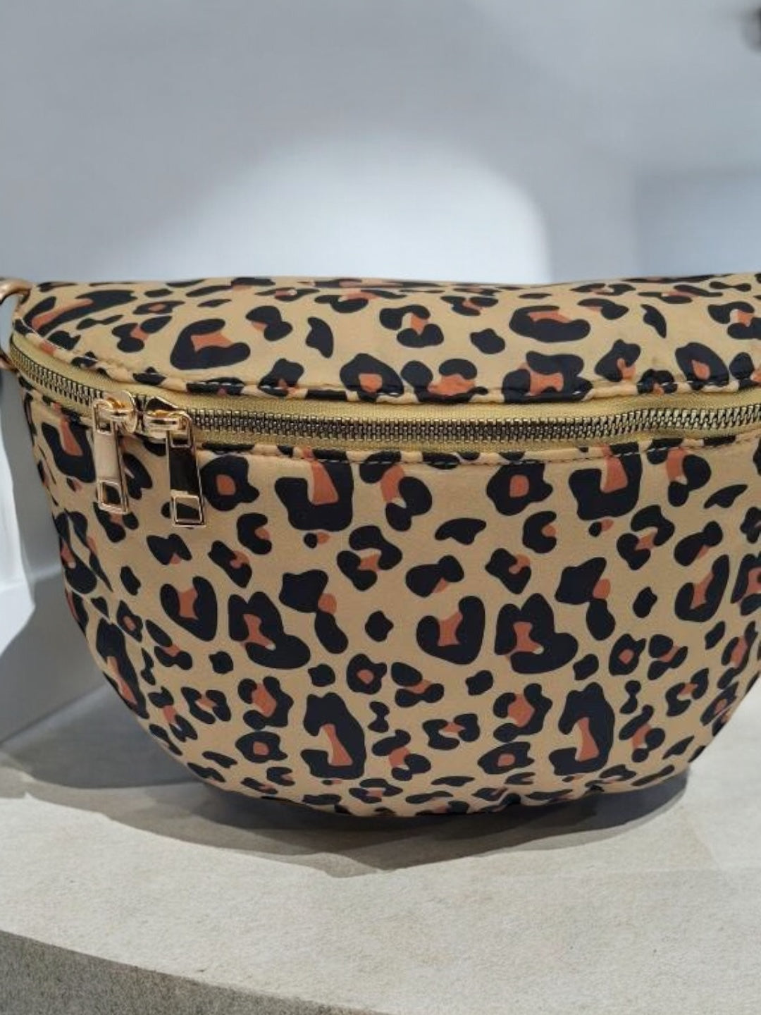 Sac banane tissu doux imprimé léopard 2 curseurs Le Petit Placard