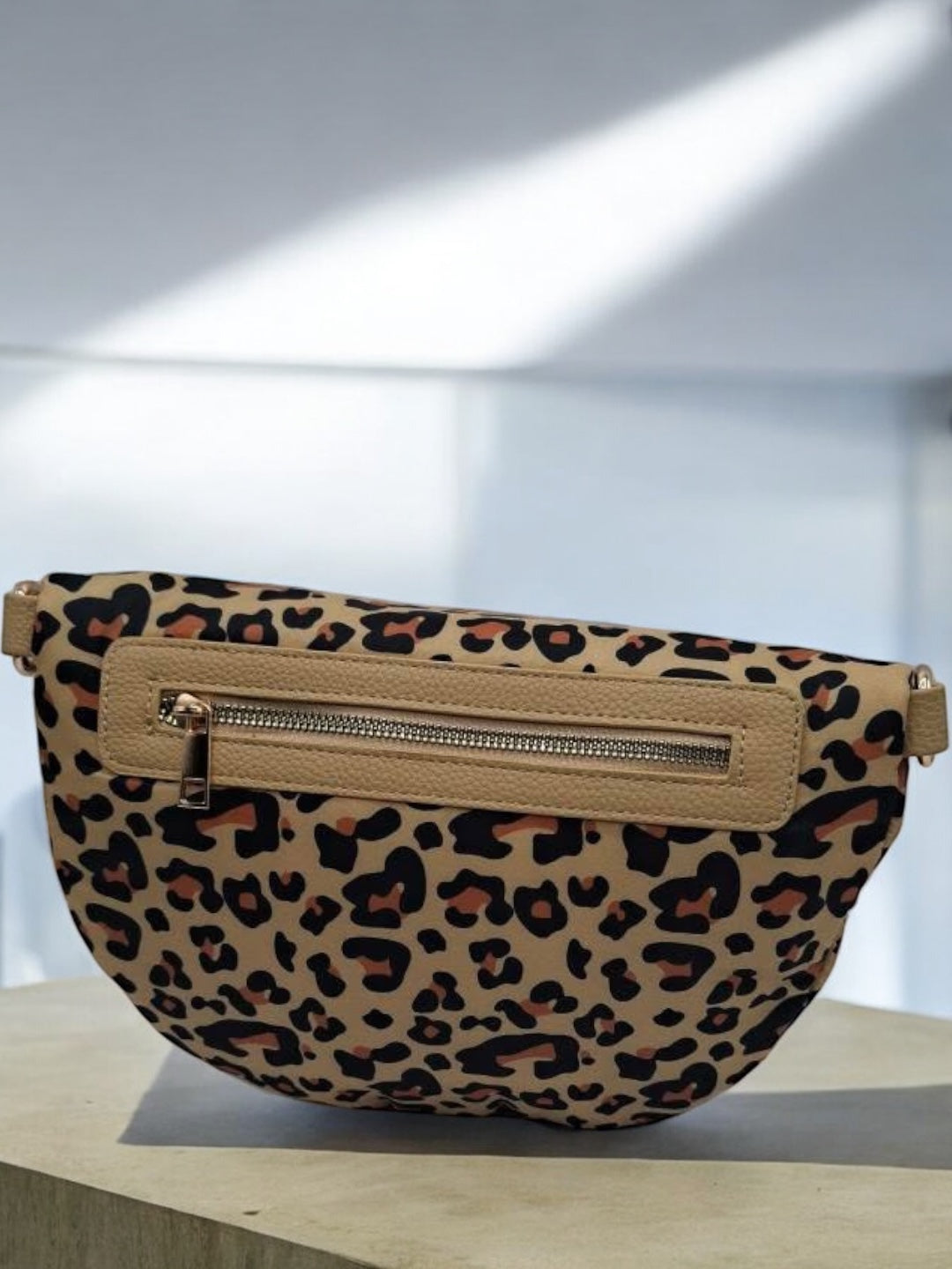 Sac banane tissu doux imprimé léopard 2 curseurs Le Petit Placard