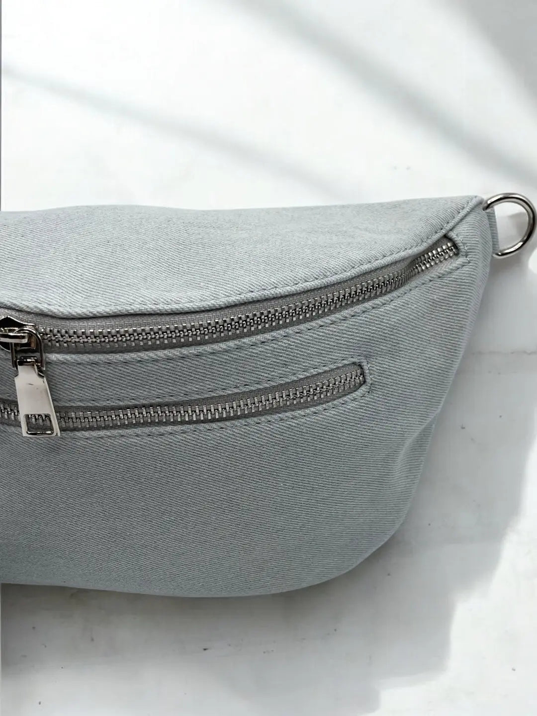 Sac banane tissu jean gris clair 2 poches Le Petit Placard