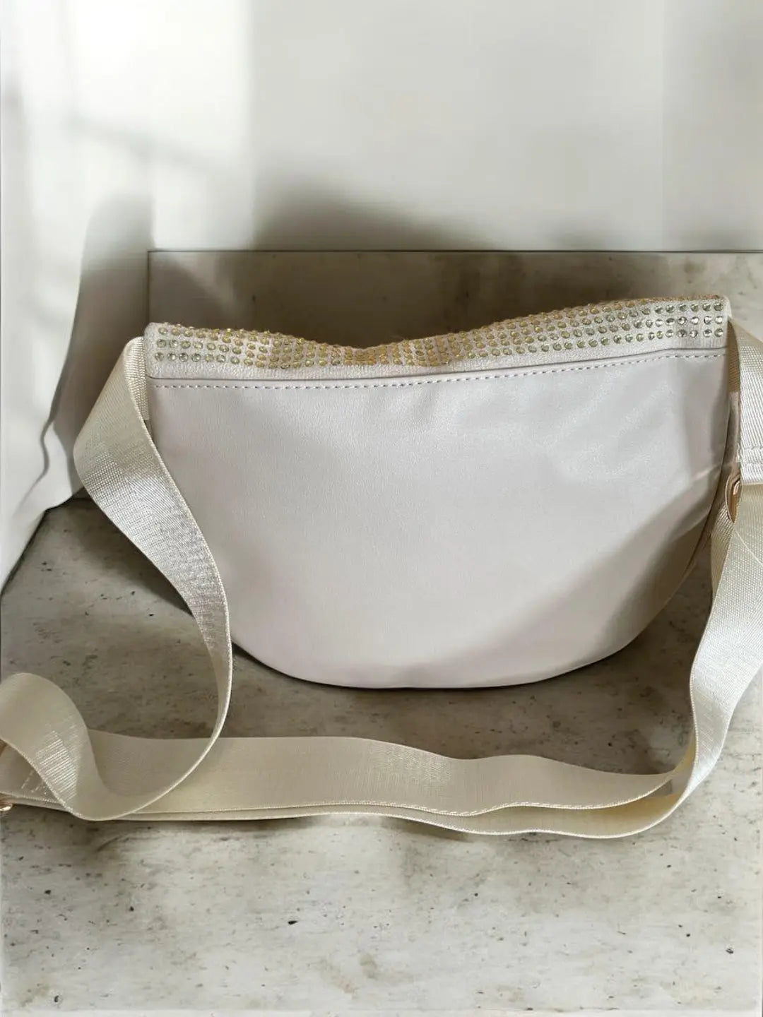 Sac banane toucher velours à strass couleur or pale Le Petit Placard