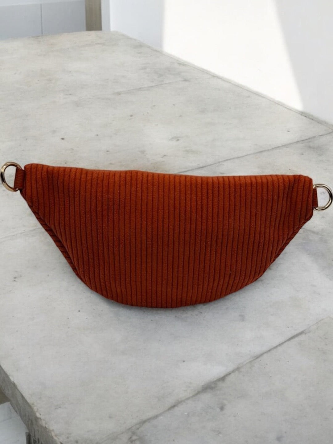 Sac banane velours côtelé 2 poches sangle fantaisie couleur Brique terracotta Le Petit Placard