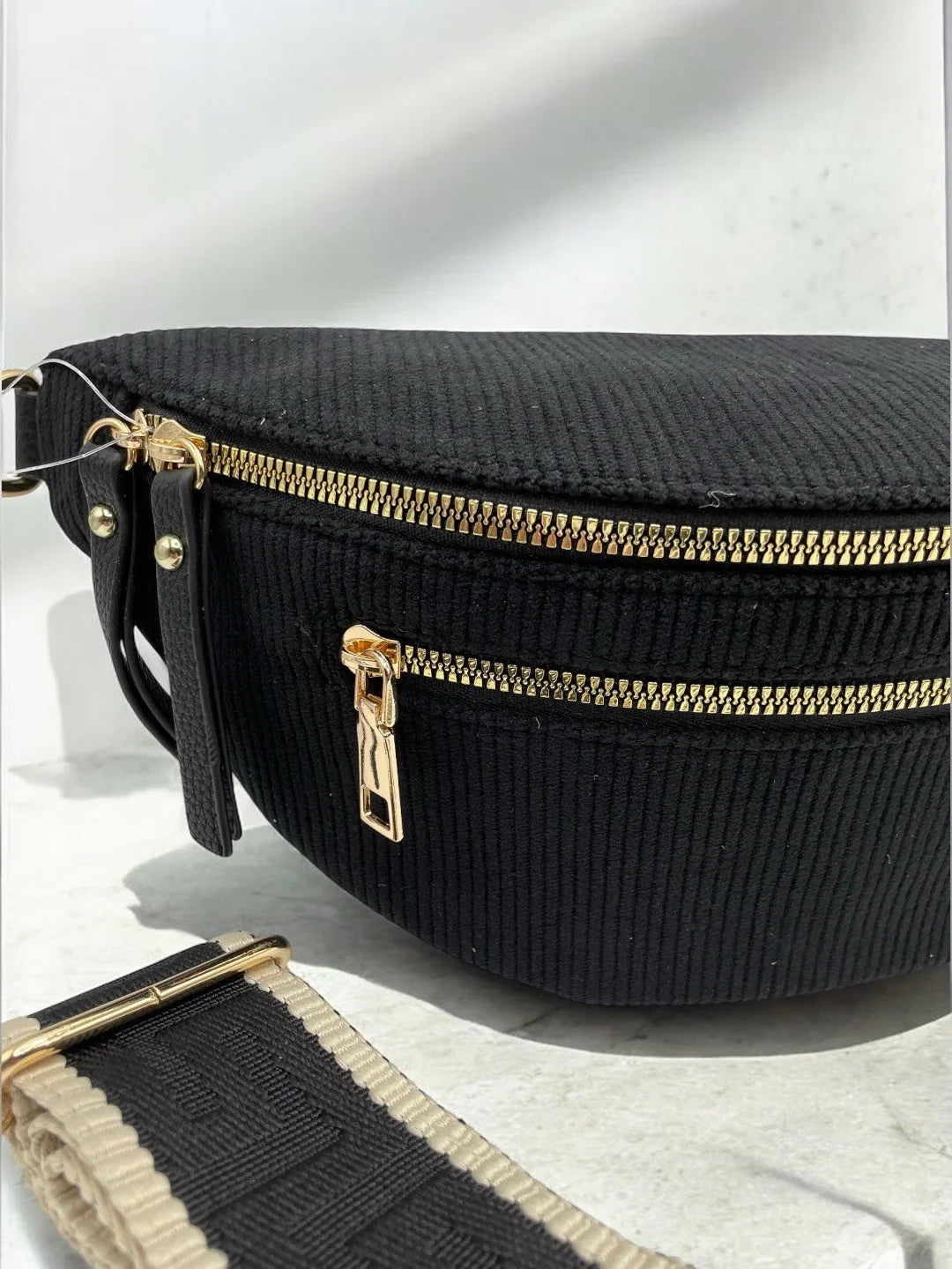 Sac banane velours côtelé 2 poches sangle fantaisie couleur Noir Le Petit Placard