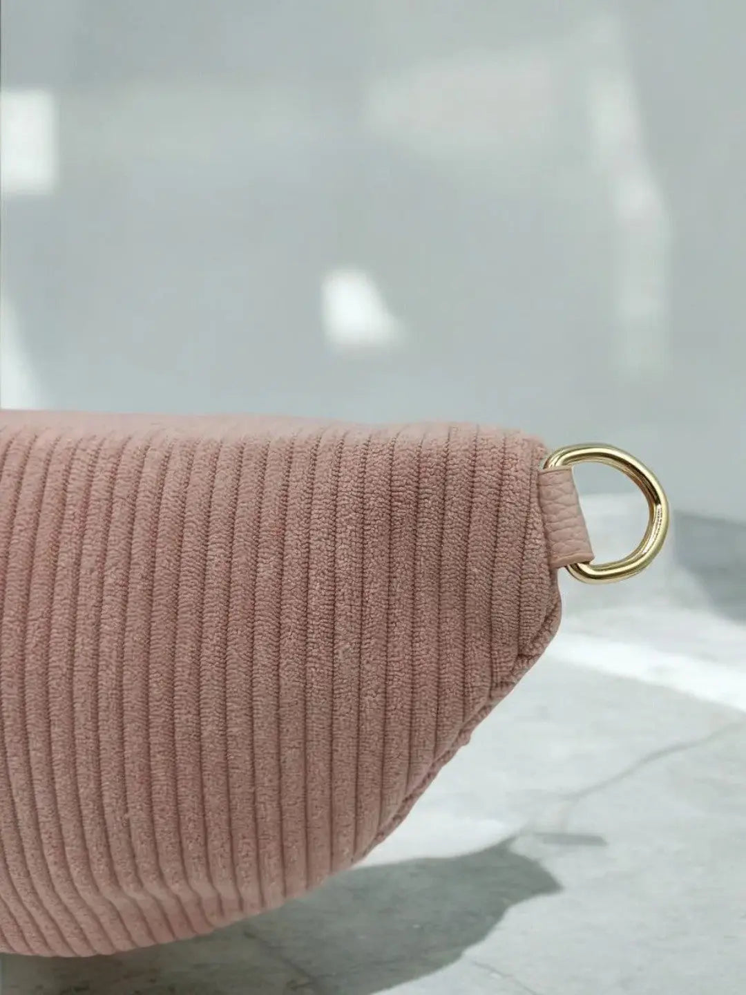 Sac banane velours côtelé 2 poches  sangle fantaisie couleur Rose pâle Le Petit Placard