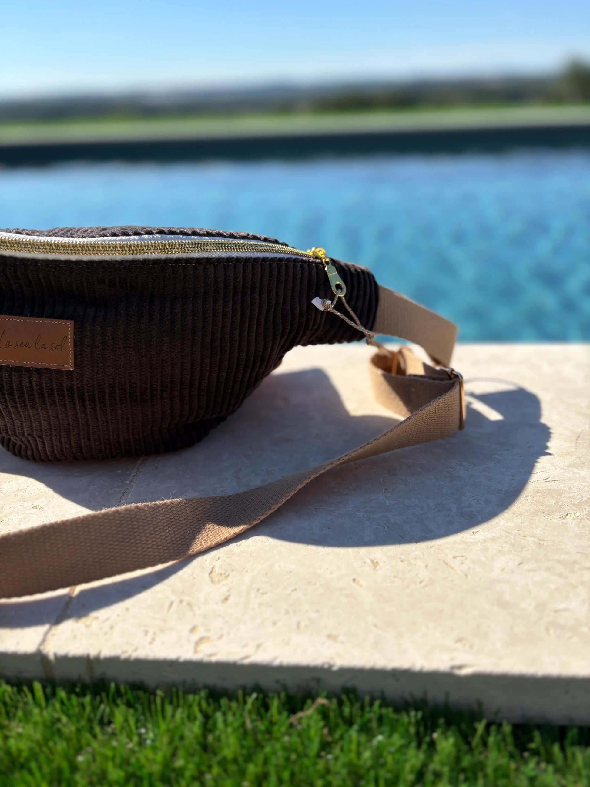 Brown corduroy bum bag accessory by a pool, Le Petit Placard trendy bag collection
