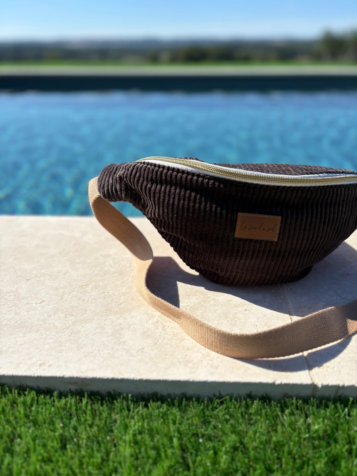 Brown corduroy sac banane with beige strap by a pool, Le Petit Placard accessories