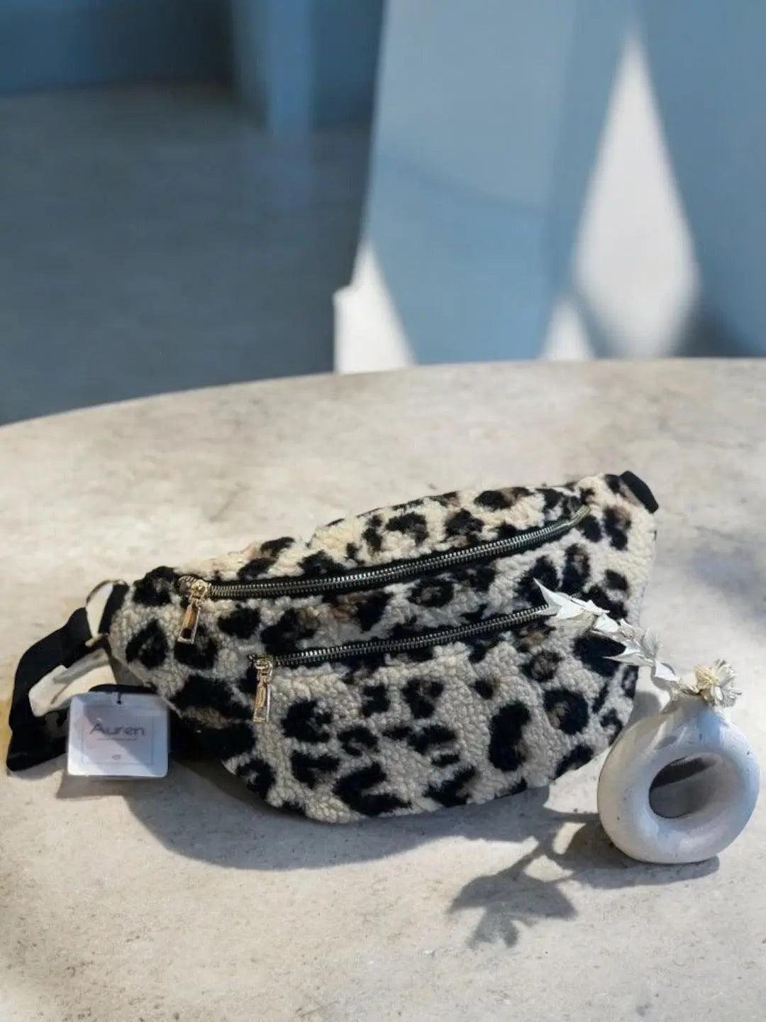 Sac banane XL peluche moumoute 2 poches léopard beige marron Le Petit Placard