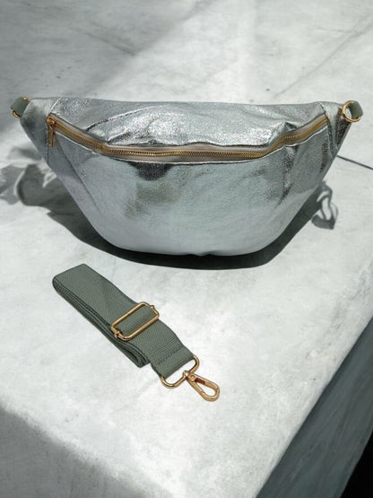 Sac banane XL simili cuir argenté irisé mousquetons dorés Le Petit Placard
