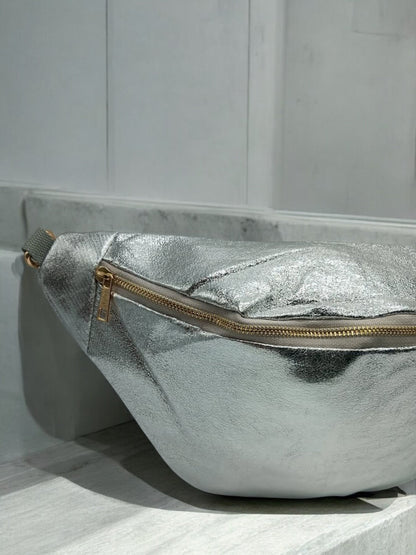 Sac banane XL simili cuir argenté irisé mousquetons dorés Le Petit Placard