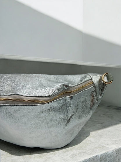 Sac banane XL simili cuir argenté irisé mousquetons dorés Le Petit Placard