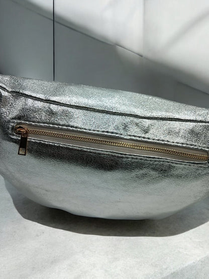 Sac banane XL simili cuir argenté irisé mousquetons dorés Le Petit Placard