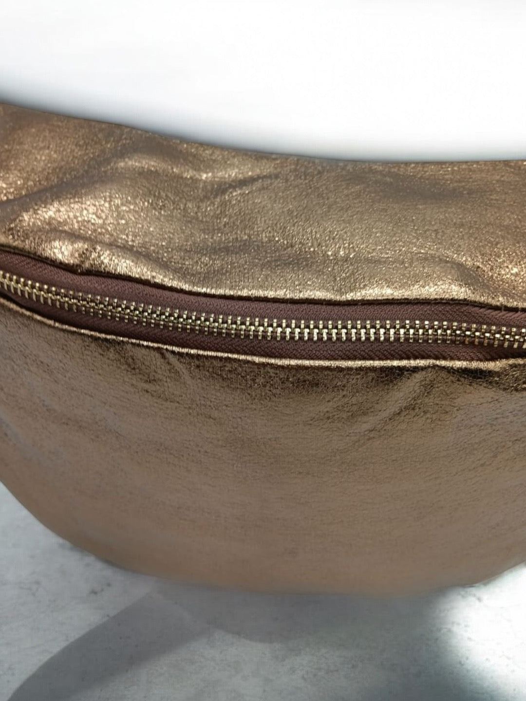 Sac banane XL simili cuir bronze irisé mousquetons dorés Le Petit Placard