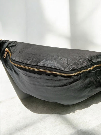 Sac banane XL simili cuir noir irisé mousquetons dorés Le Petit Placard