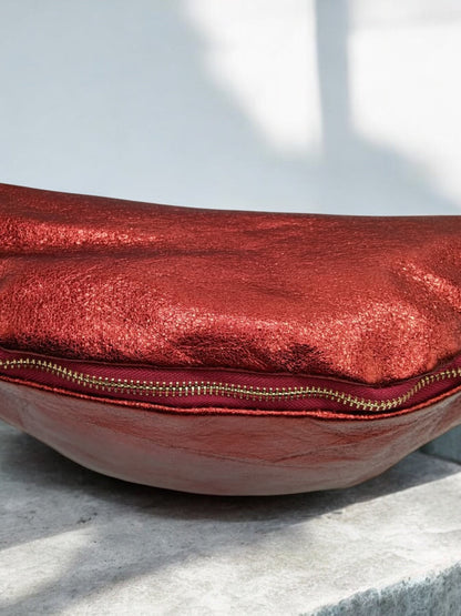 Sac banane XL simili cuir rouge bordeaux irisé mousquetons dorés Le Petit Placard