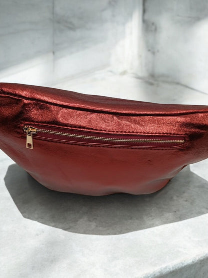 Sac banane XL simili cuir rouge bordeaux irisé mousquetons dorés Le Petit Placard