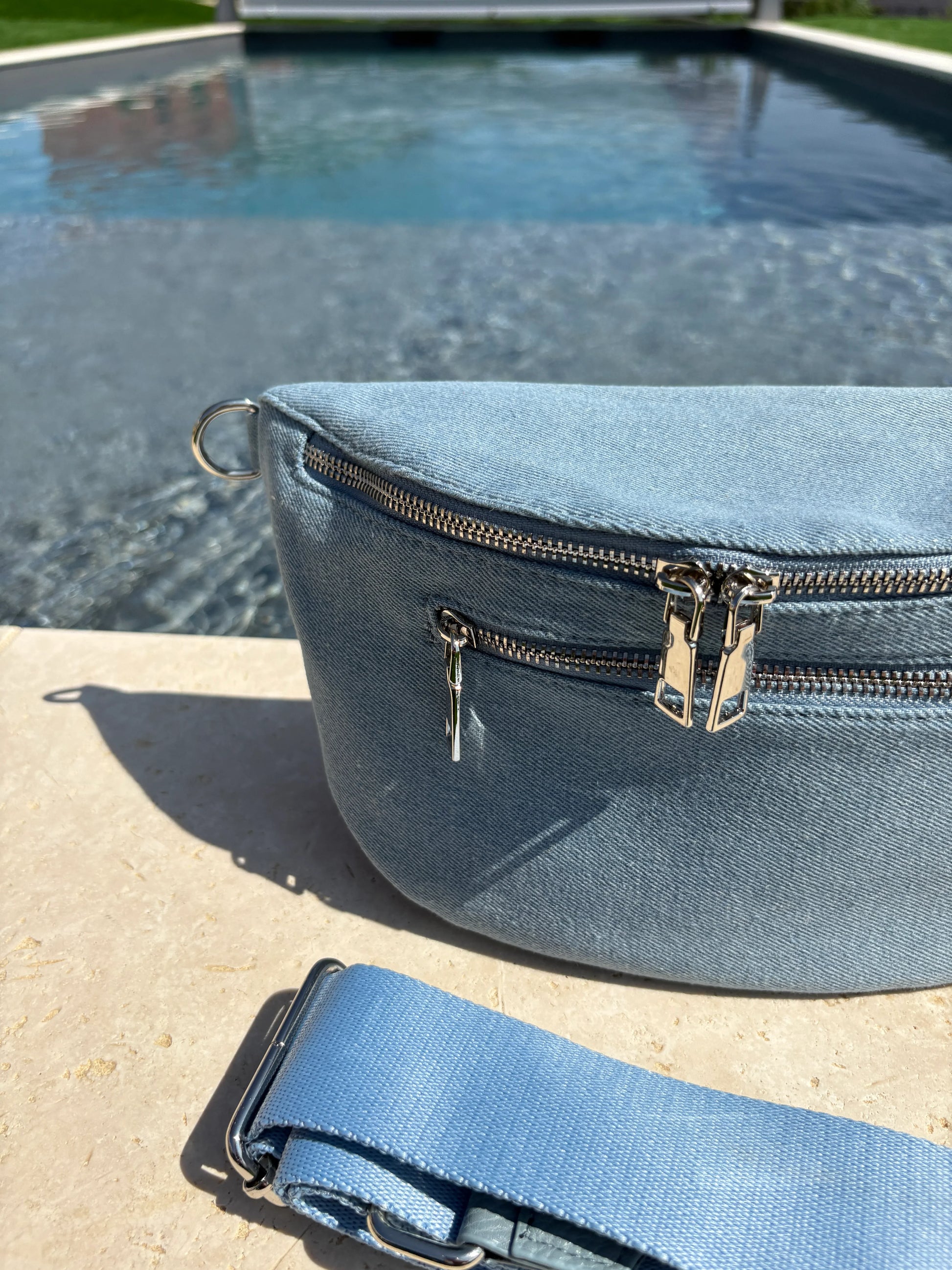 Sac banane XL tissu jean bleu clair 2 poches Le Petit Placard