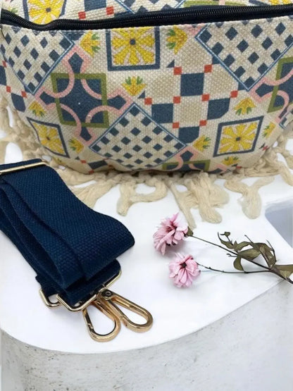 Sac banane XL tissu toile blanc bleu motif géométriques boheme avec franges Le Petit Placard