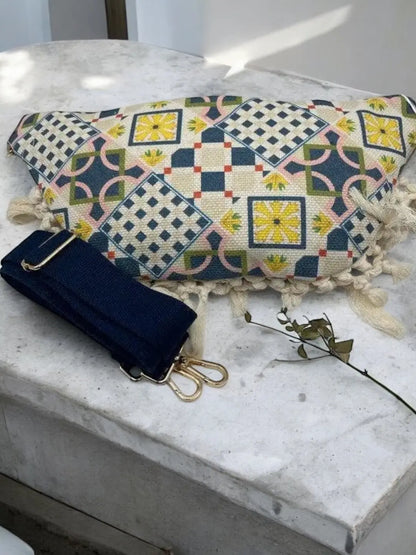 Sac banane XL tissu toile blanc bleu motif géométriques boheme avec franges Le Petit Placard