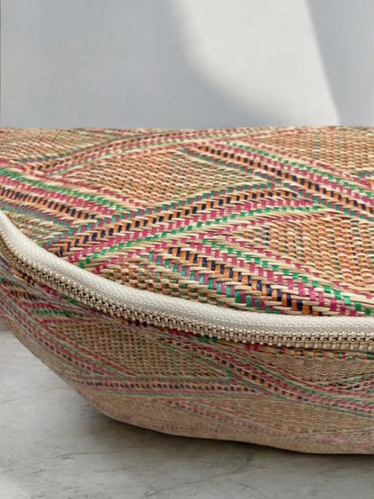 Sac banane XL tressé paille multicolore tons rose Le Petit Placard