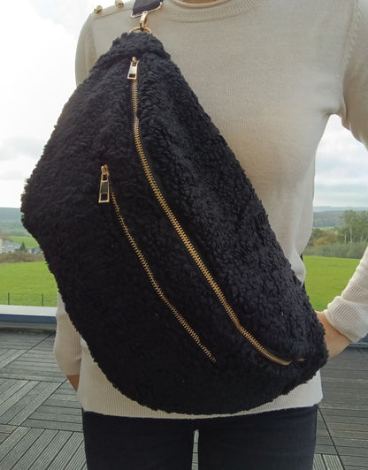 Sac banane XXL tissu toucher peluche deux poches noir Le Petit Placard