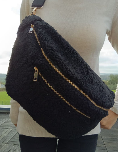 Sac banane XXL tissu toucher peluche deux poches noir Le Petit Placard