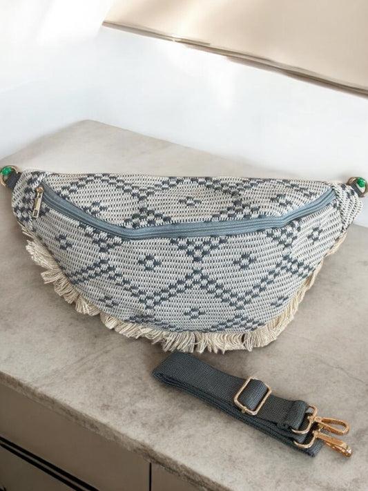 Sac banane XXL tissu tressé franges beige gris avec bandoulière réglable et fermeture éclair dorée