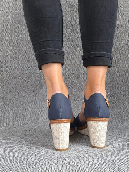 Chaussures sandales compensées tissu à lanières bleu marine semelle beige Le Petit Placard