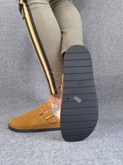 Chaussures sandales fermées type birk camel à semelle intérieur noire Le Petit Placard