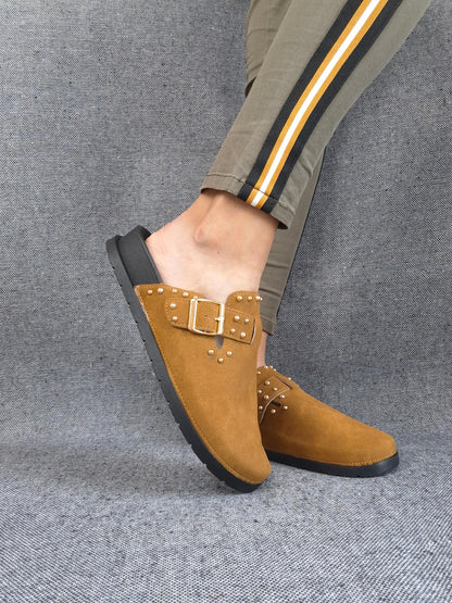 Chaussures sandales fermées type birk camel à semelle intérieur noire Le Petit Placard