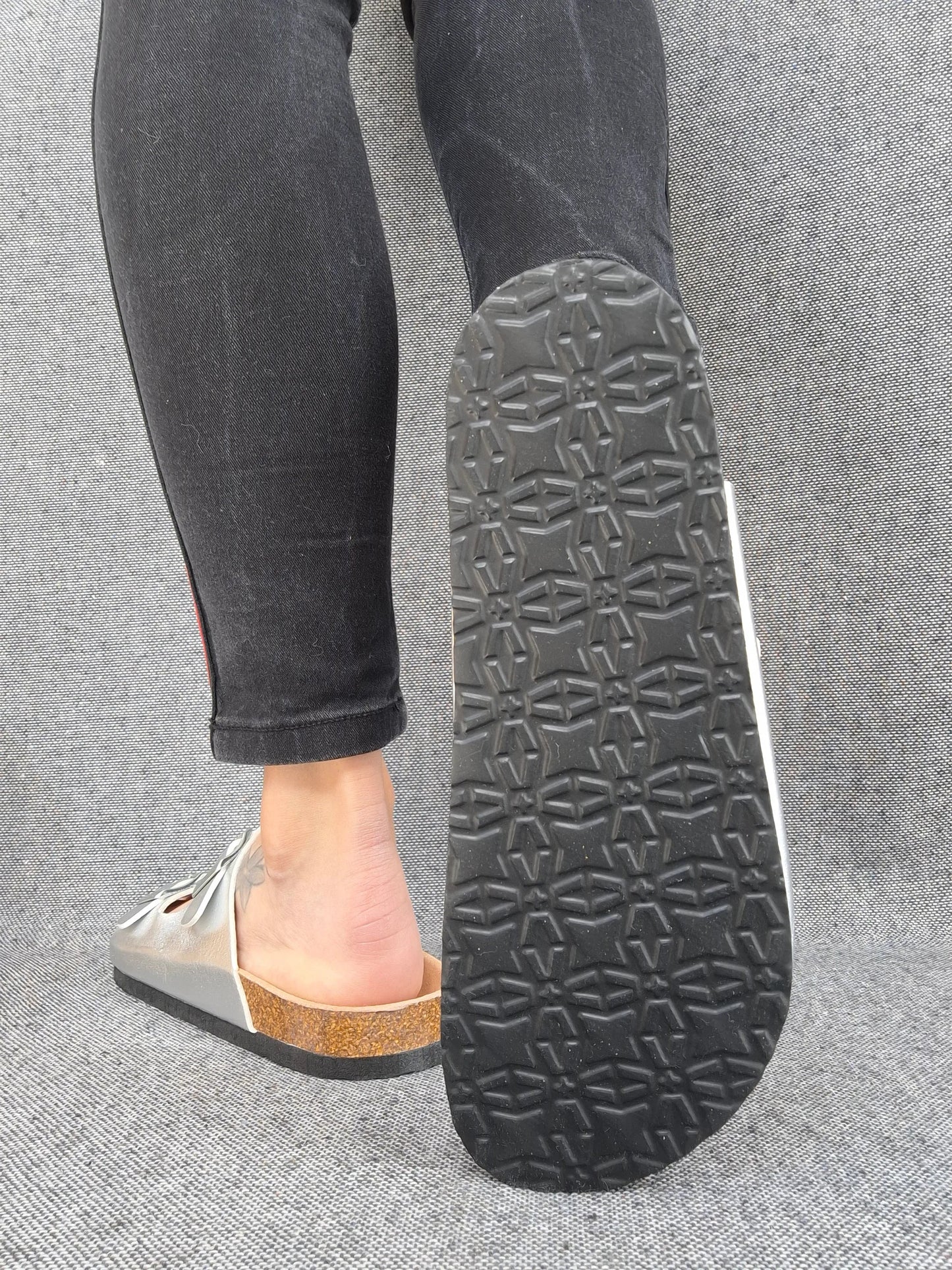 Chaussures sandales intérieur cuir argentée style Birk Le Petit Placard
