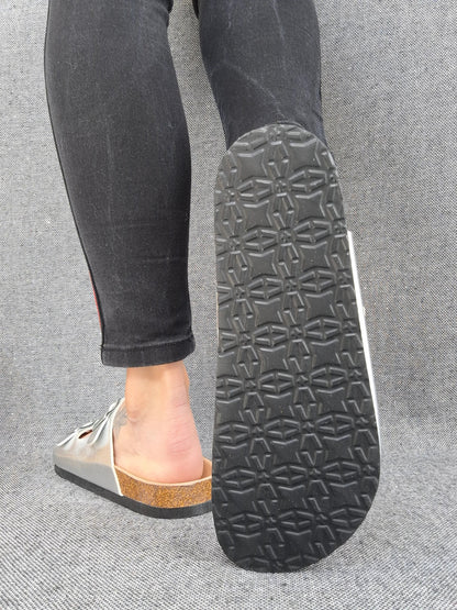 Chaussures sandales intérieur cuir argentée style Birk Le Petit Placard