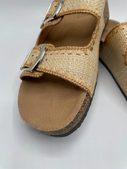 Chaussures sandales intérieur cuir beige camel à motifs style Birkenstock - Le Petit Placard