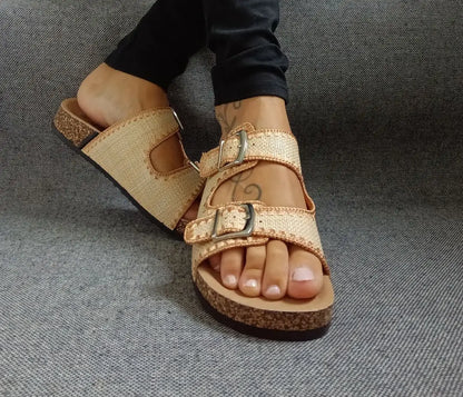 Chaussures sandales intérieur cuir beige camel à motifs style Birk Le Petit Placard