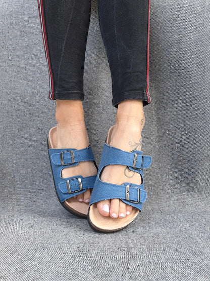 Chaussures sandales intérieur cuir denim de couleur bleue style Birk Le Petit Placard