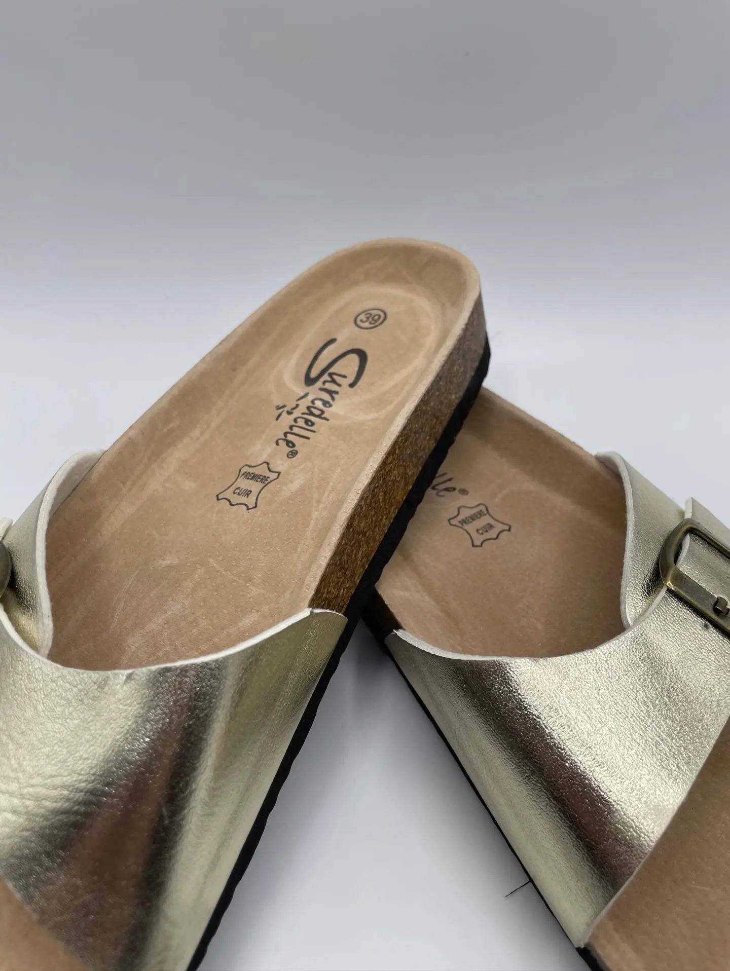 Chaussures sandales large bride doré intérieur cuir - Le Petit Placard