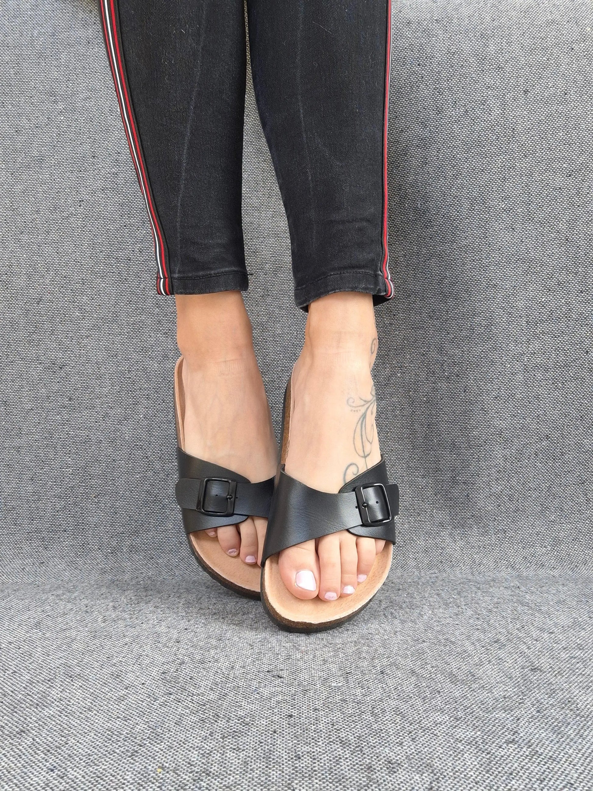 Chaussures sandales large bride noir intérieur cuir Le Petit Placard