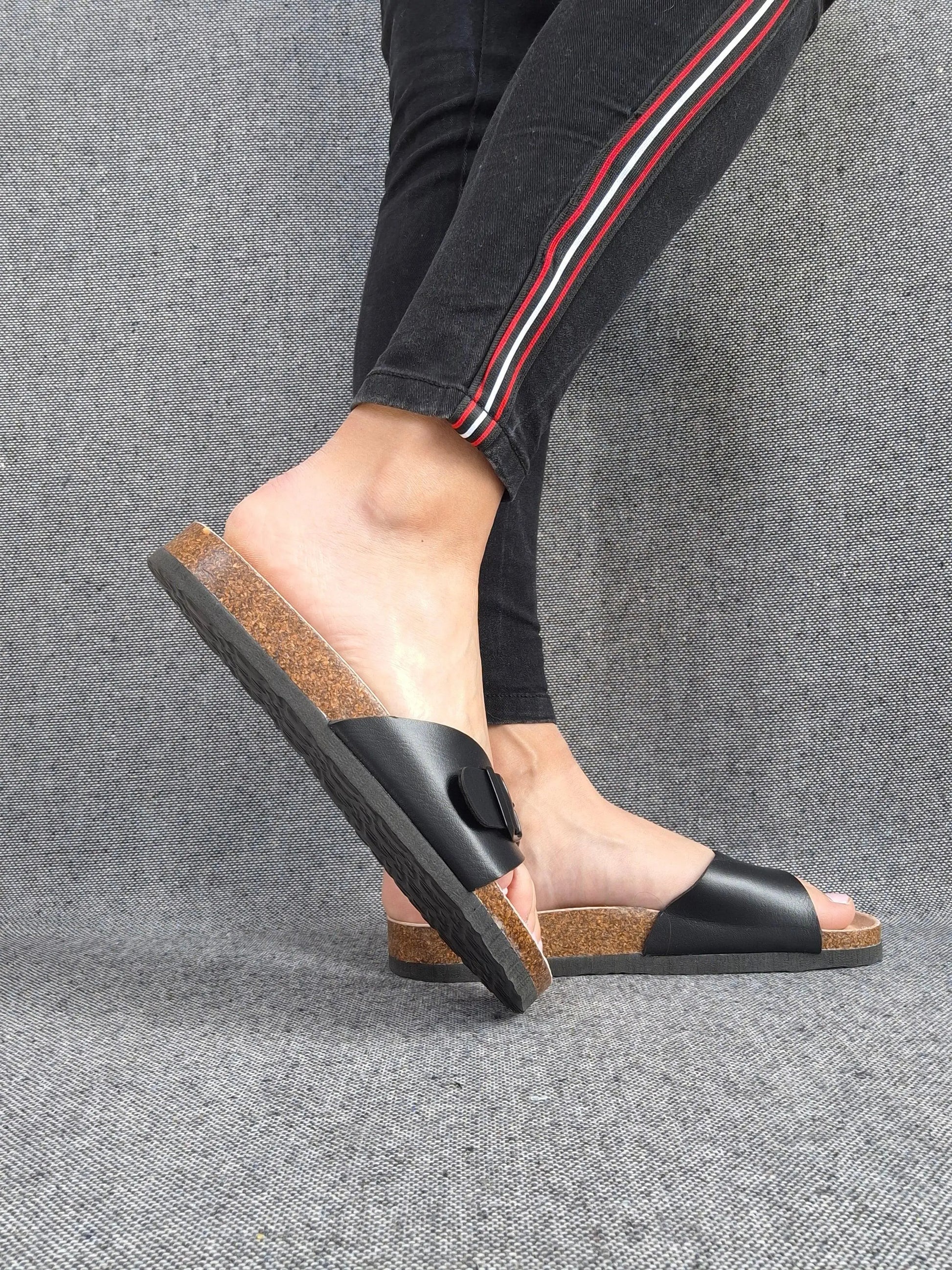 Chaussures sandales large bride noir intérieur cuir Le Petit Placard