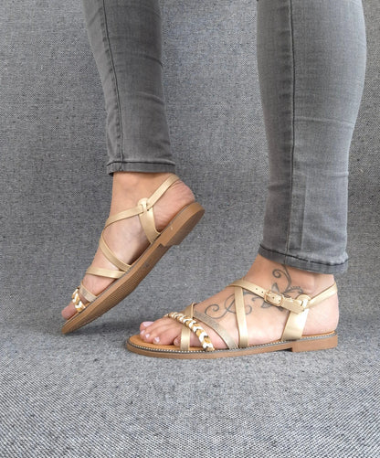 Sandales à brides brillantes et tressées couleur dorée Le Petit Placard